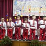 foto primaria cumpana a sarbatorit cu fast ziua nationala a romaniei 692e84112b210