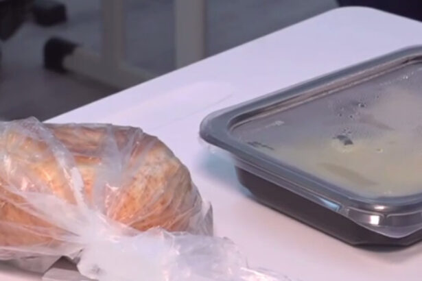 guvernul vrea sa aloce 15 lei in plus la masa zilnica a elevilor e ceva de ras nici macar un ziar nu iei de banii astia 69438bb4647cb