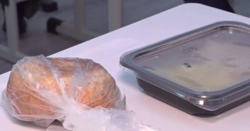 guvernul vrea sa aloce 15 lei in plus la masa zilnica a elevilor e ceva de ras nici macar un ziar nu iei de banii astia 69438bb4647cb