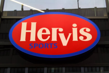 hervis se retrage din romania piata s a indepartat de activitatea noastra de baza 69330520390a3