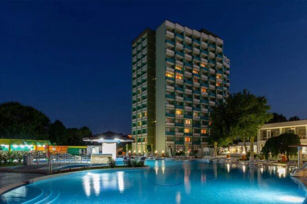 hoteluri clasificate la trei stele din eforie nord si saturn scoase la licitatie de thr marea neagra 6940a028639f7