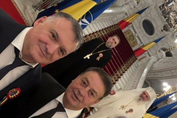 imaginea momentului surprinsa la receptia de la cotroceni mitroi si hutuca unul langa altul 692e0ad440630