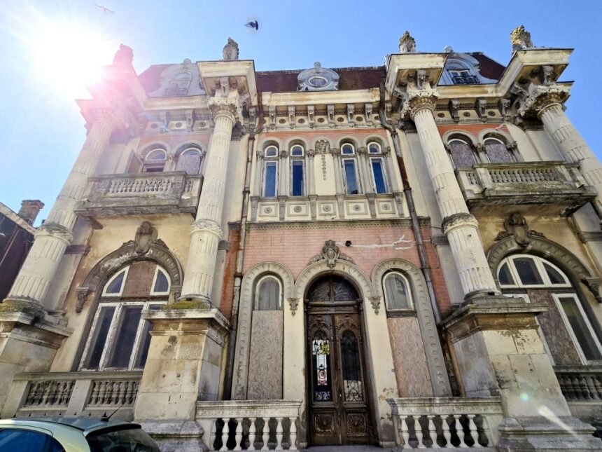 investitorii readuc la viata patrimoniul istoric din zona peninsulara a constantei casa cu lei si cabaret britania in plin proces de reabilitare 692ccbc9d2d6a