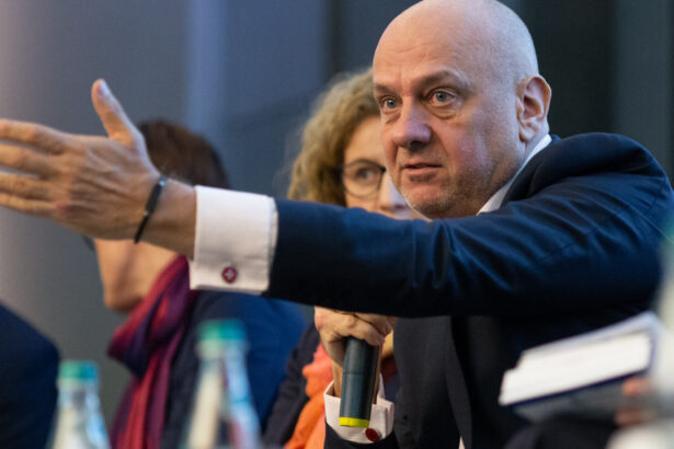 lider sindical evaluarea muncii se face superficial sa punem accent pe rezultate si pe calitate nu pe numarul de ore suplimentare 692f1c5d45ca2