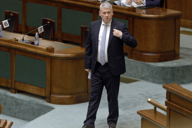 motiunea simpla a aur contra lui catalin predoiu dezbatuta si votata luni de senat premierul bolojan participa la plen 6948edc230ce2