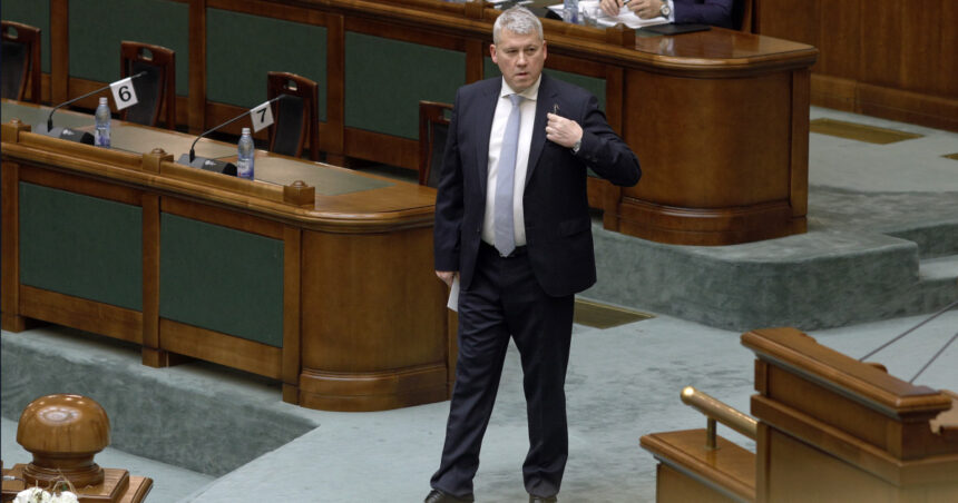 motiunea simpla a aur contra lui catalin predoiu dezbatuta si votata luni de senat premierul bolojan participa la plen 6948edc230ce2