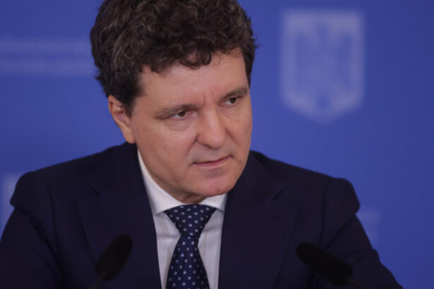 nicusor dan in le monde despre influenta rusa in alegeri e mai greu de dovedit romania nu are o politica reala anti dezinformare 6937333b755b3