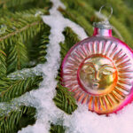 o istorie culturala a craciunului dincolo de mituri si traditii eterne cum au apartul cadourile luminitele si decoratiunile 694d54992370d