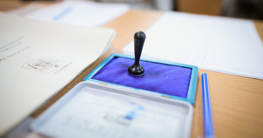 ordine schimbata intre primii trei clasati in ultimul sondaj pentru alegerile de la primaria capitalei 692e0a880fa1c