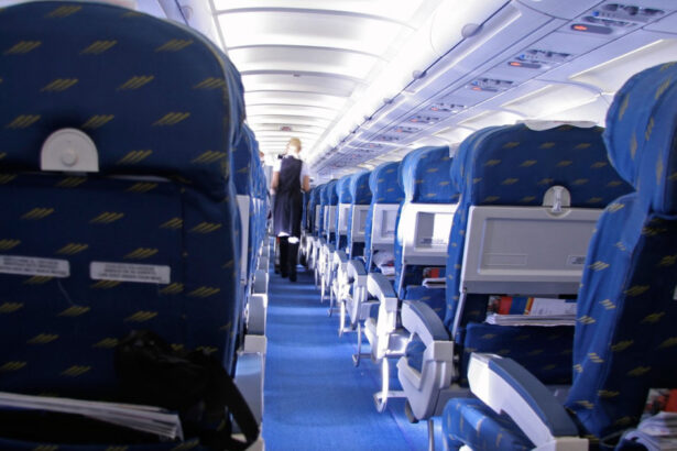 pasagerii supraponderali obligati sa cumpere doua locuri in avion zborurile din sua se scumpesc 69301d32dd611