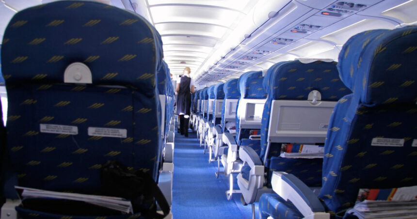 pasagerii supraponderali obligati sa cumpere doua locuri in avion zborurile din sua se scumpesc 69301d32dd611