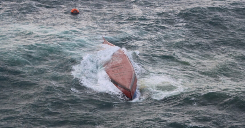 patru spanioli disparuti in urma naufragiului unui vapor turistic in indonezia 694ff972dc182