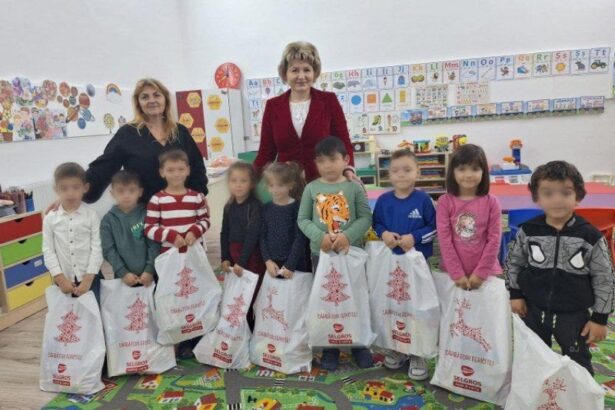 primaria fantanele a oferit daruri de mos nicolae pentru toti copiii comunei 6932b0fa6a5a6