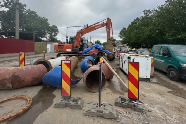 revine apa in tomis nord echipele companiei raja sa au terminat interventia pentru remedierea avariei 694adca4cbebf