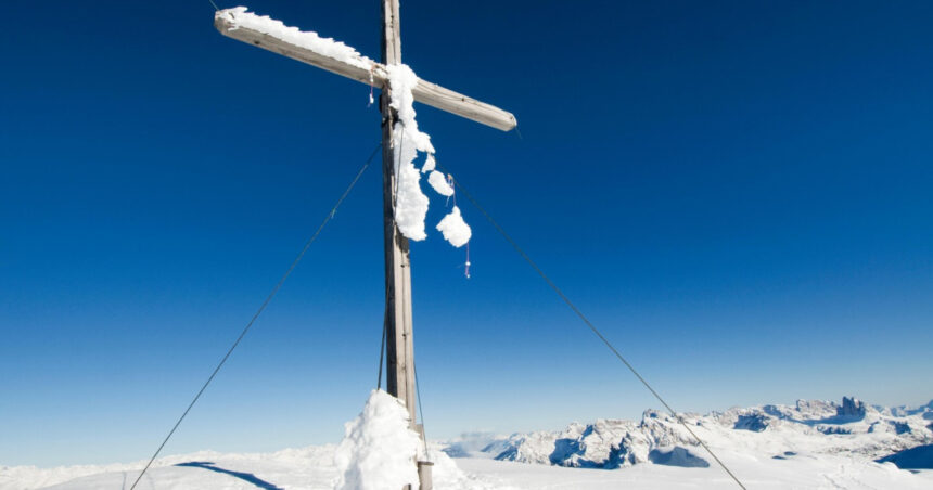 risc de avalanse in carpatii meridionali in perioada 25 27 decembrie grosimea stratului de zapada la munte 694d6455a3754
