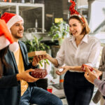 secret santa cel mai indragit obicei de craciun de unde a luat nastere traditia de a oferi cadouri in secret 693d1e508614f