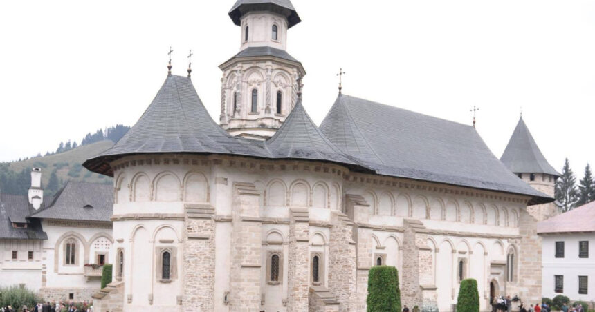 slujba de pomenire a etnicilor romani din ucraina cazuti pe front la manastirea putna razboiul a intrat in casele noastre 693edcf38c661