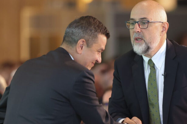 tensiuni in coalitie kelemen hunor a discutat cu seful psd sorin grindeanu in biroul sau din parlament 69413629bb684