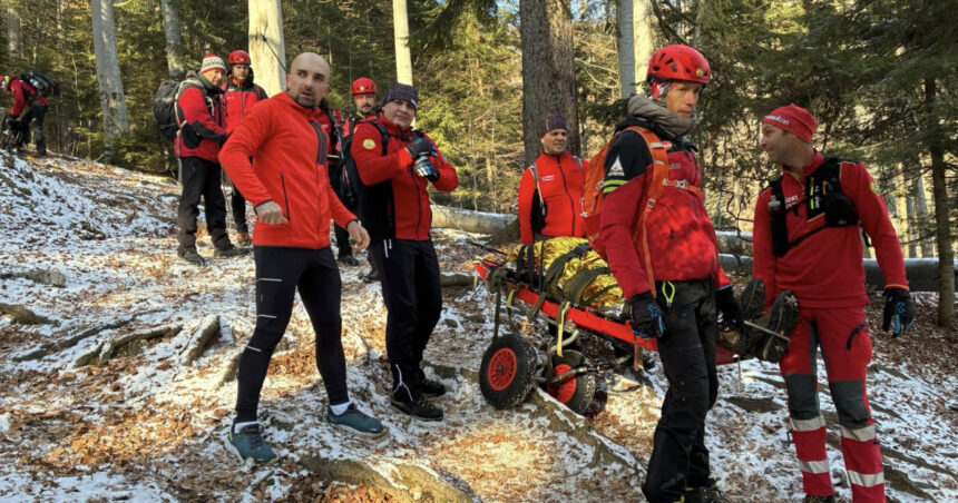 tragedii pe munte de craciun un turist a murit in piatra craiului iar doi tineri au fost raniti grav dupa un accident cu atv ul 695038bd306ba