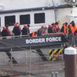 un act distopic de brutalitate perchezitii invazive pentru migranti in marea britanie dezbracare obligatorie si controale orale 692eb364ea4b8