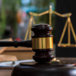 un barbat este cercetat sub control judiciar dupa ce a expus simboluri legionare la alba iulia in timpul ceremoniilor de 1 decembrie 693ae86111367