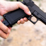 un barbat nervos a intrat inarmat peste un executor judecatoresc la constanta 693c5e48ba23e