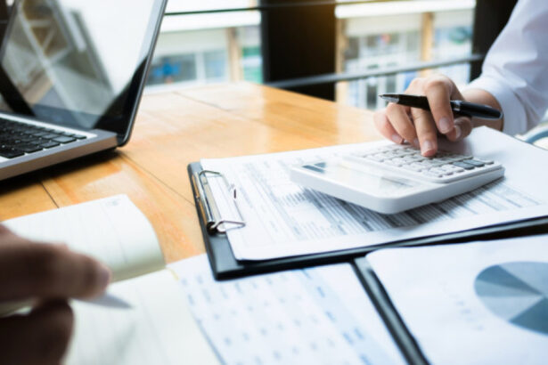 un singur director din subordinea ministerului economiei si a redus salariul ministru unii ar sta neplatiti ii intereseaza afacerile 6943a317d67c0