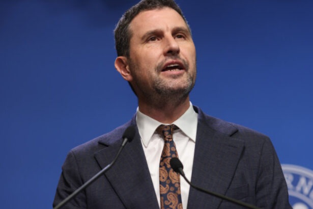 vicepremierul tanczos barna sgr trebuie mentinut in forma actuala si lasat sa se stabilizeze inainte de extindere 69318e3317445