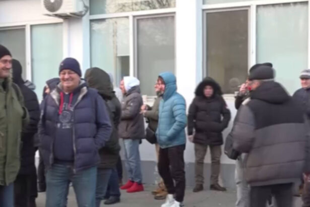 video a doua zi cand autobuzele din constanta nu circula soferii sustin ca nu vor iesi pe traseu pana cand directorul nu demisioneaza 69425dc77027a