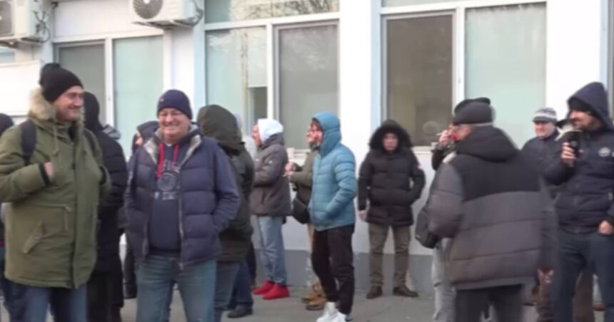 video a doua zi cand autobuzele din constanta nu circula soferii sustin ca nu vor iesi pe traseu pana cand directorul nu demisioneaza 69425dc77027a