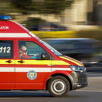 video accident grav in judetul sibiu un microbuz in care erau copii a intrat in zidul unei case 10 oameni au ajuns la spital 6948ea70ae124