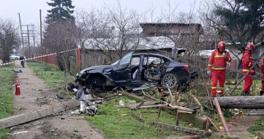 video accident grav pe dn6 un sofer urmarit de politie a lovit masini stalpi de electricitate si s a oprit intr o gospodarie 69414e932795f