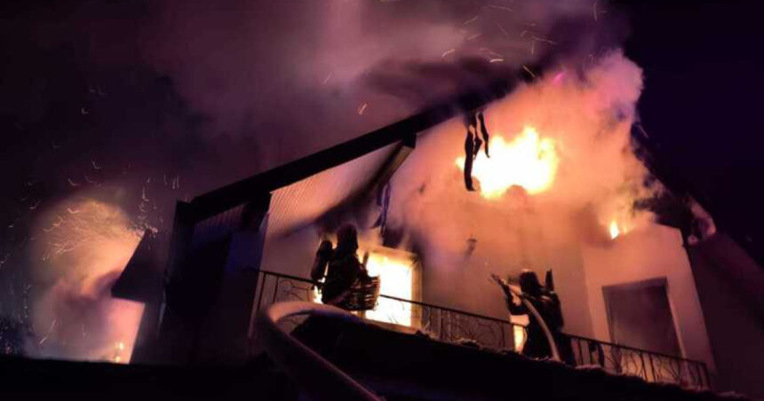video doua case au fost distruse de incendii in judetul botosani nu sunt victime intr unul dintre cazuri cauza a fost cosul de fum neizolat 694e2cedc58b6