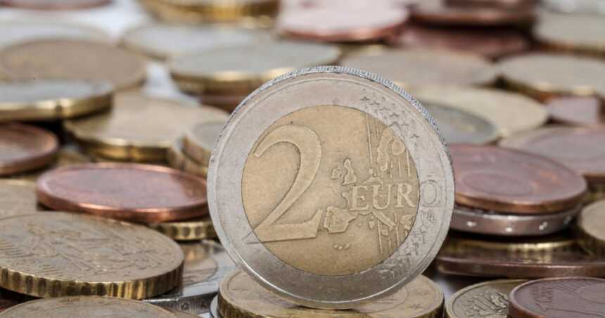 video estimari pesimiste euro ar putea ajunge la 52 lei in 2026 avertismentul economistilor privind impozitul minim pe cifra de afaceri 6943c3ea4ca0b