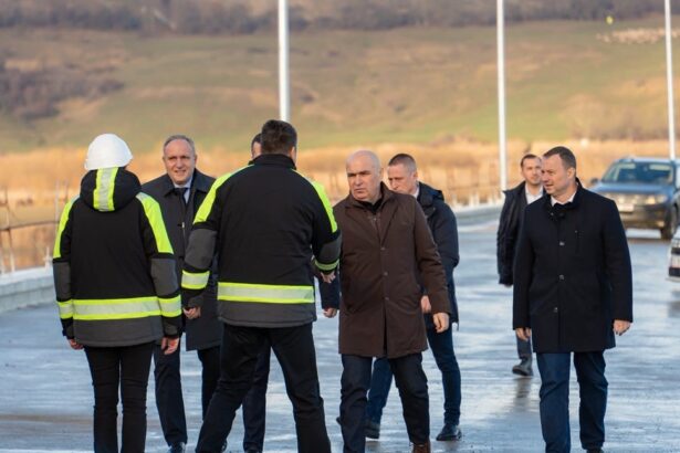 video ilie bolojan anunta oprirea marilor lucrari de infrastructura constructorii ar putea incepe lucrarile pe cheltuiala lor 693dc979c7e53