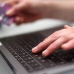 video iubire costisitoare barbat din cluj victima unei escrocherii online acesta a fost sedus si santajat pe o retea sociala 69426ba053b93