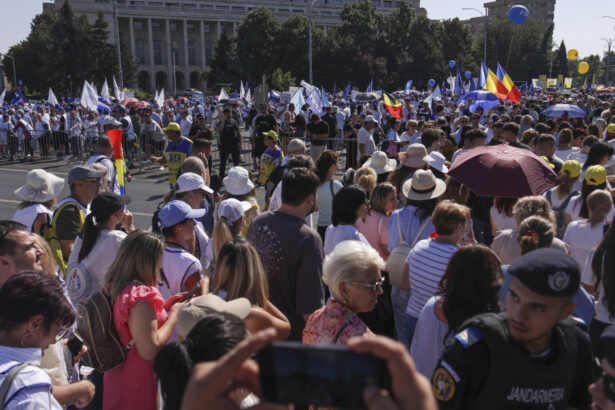 video negocieri la guvern privind majorarea salariului minim sindicalistii acuza vor sa legifereze evaziunea fiscala in structura bugetului 69398fc9995c4