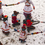 video noapte de cosmar pentru un barbat care a iesit la colindat a fost lovit cu o bata in cap pentru ca nu stia versurile 694e53698d13d