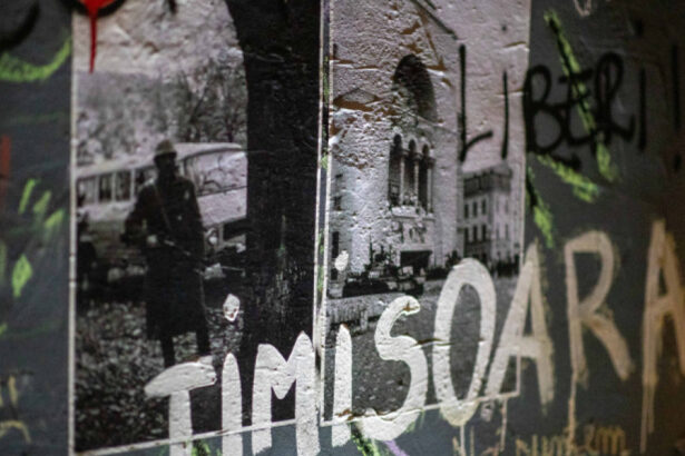 video pe urmele eroilor de la timisoara zeci de elevi au participat la o vanatoare de indicii pe traseul revolutiei din 1989 6940e8b3ac960