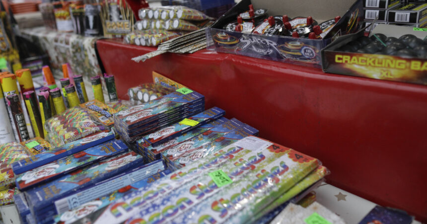 video politia capitalei a confiscat cinci tone de petarde intr un singur dosar perchezitii in bucuresti si calarasi 694a6cf0c0180