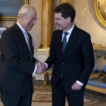 video presedintele nicusor dan a fost primit de regele charles la palatul buckingham 6942ed768a051