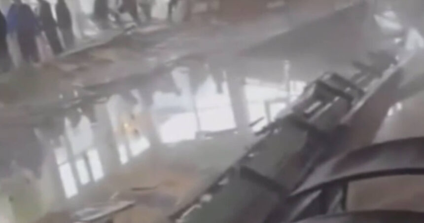 video primele imagini cu tavanul prabusit de la piscina interioara a hotelului din sibiu 694ac4dae43b6