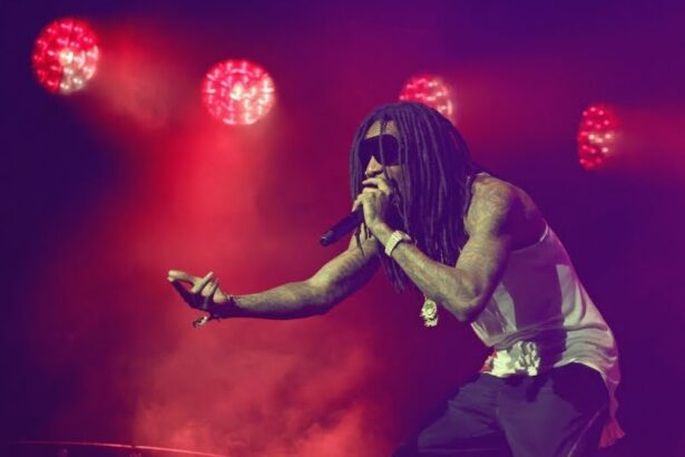 video rapperul american wiz khalifa a fost condamnat la inchisoare la constanta dupa ce si a aprins jointul pe scena la costinesti 694421d037045