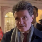 video romanii din londra l au asteptat pe presedinte in fata ambasadei nicusoare nu mai sta apara justitia ce le a transmis oamenilor 694241332305b