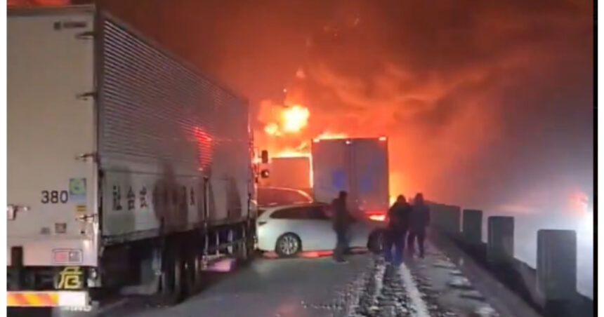 video scene de groaza in japonia accident in lant cu masini in flacari un mort si 26 de raniti 694f9e05dbb2b