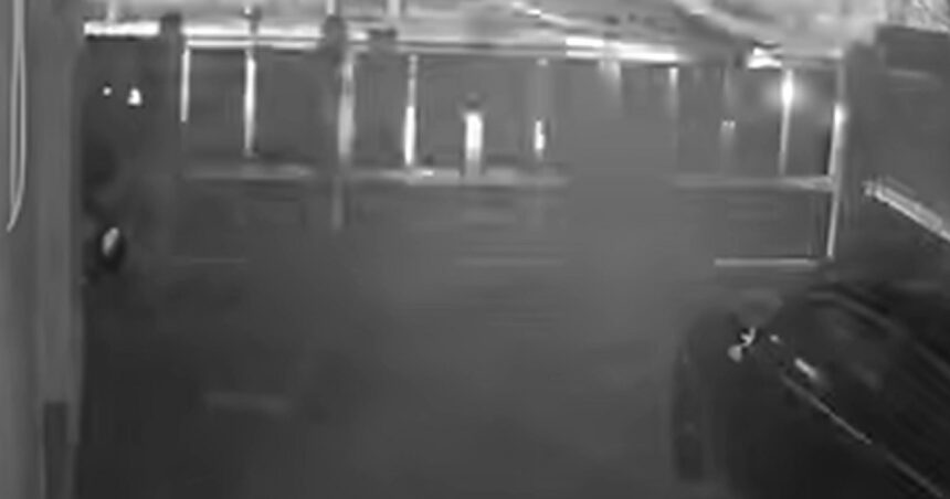 video un tanar de 19 ani din dolj a murit dupa ce a pierdut controlul masinii si s a izbit de un cap de pod accidentul surprins de camere 693fbdcf249ea