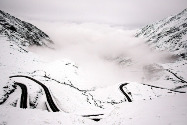 video verificari ale politiei dupa ce mai multi soferi au intrat cu masinile pe transfagarasan 694d727682002