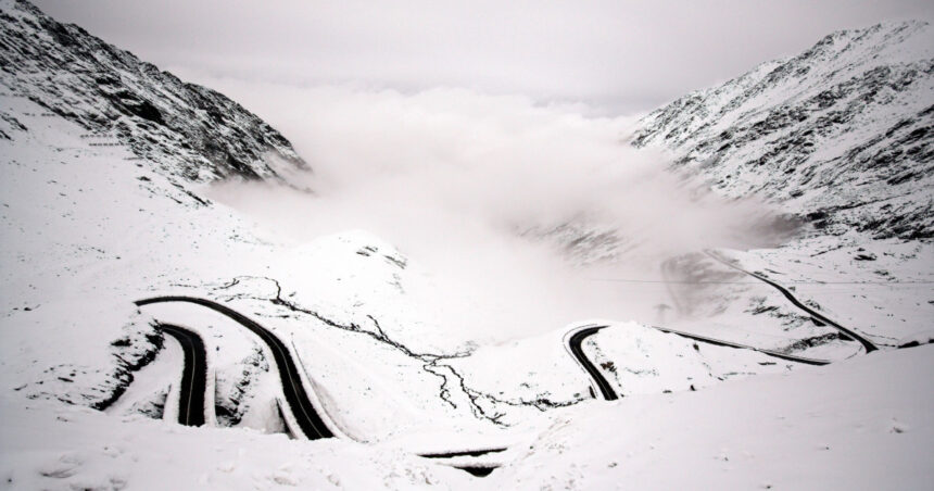 video verificari ale politiei dupa ce mai multi soferi au intrat cu masinile pe transfagarasan 694d727682002