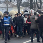 videofoto bataia cu ciomege de la ruginoasa oprita de jandarmi cu gaze lacrimogene 6955037d00c9d