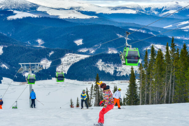 actiune de cautare a trei copii rataciti intr o zona impadurita din apropierea partiei de schi din comuna voineasa 69628de9d84bd